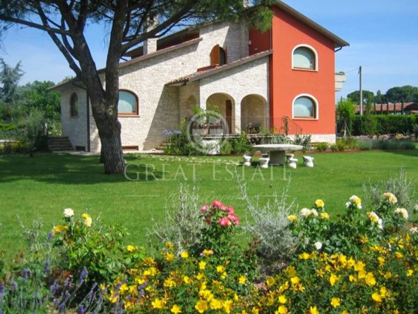 casa indipendente in vendita a Castiglione del Lago