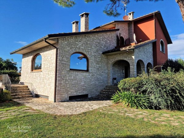 casa indipendente in vendita a Castiglione del Lago