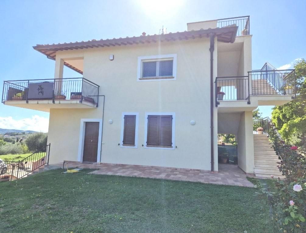 casa indipendente in vendita a Castiglione del Lago