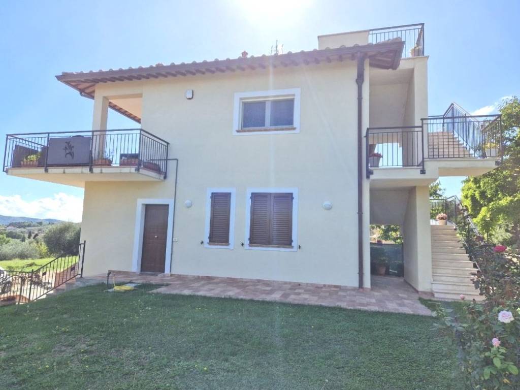casa indipendente in vendita a Castiglione del Lago