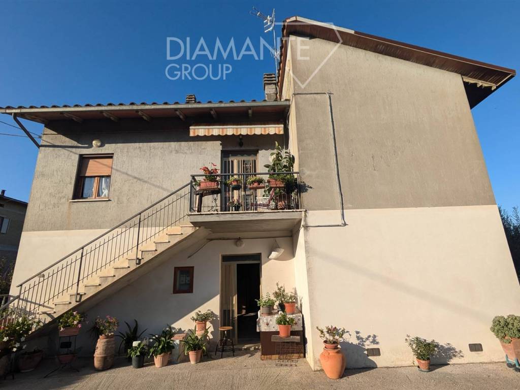 casa indipendente in vendita a Castiglione del Lago