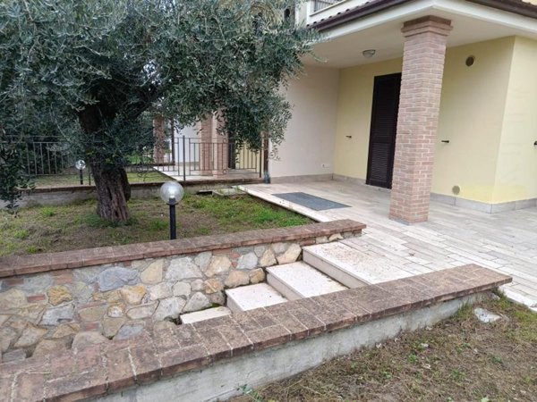 casa indipendente in vendita a Castiglione del Lago