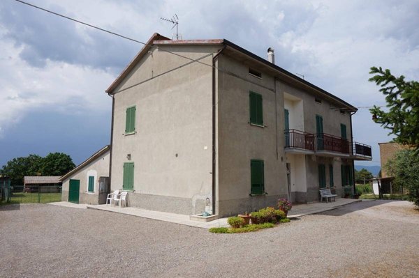 intera palazzina in vendita a Castiglione del Lago