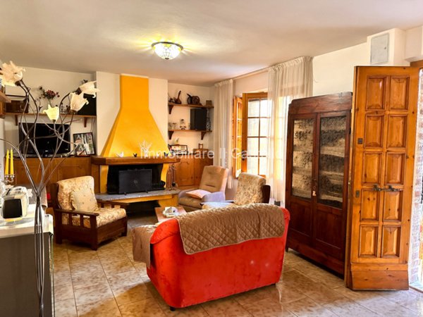 casa indipendente in vendita a Castiglione del Lago in zona Gioiella