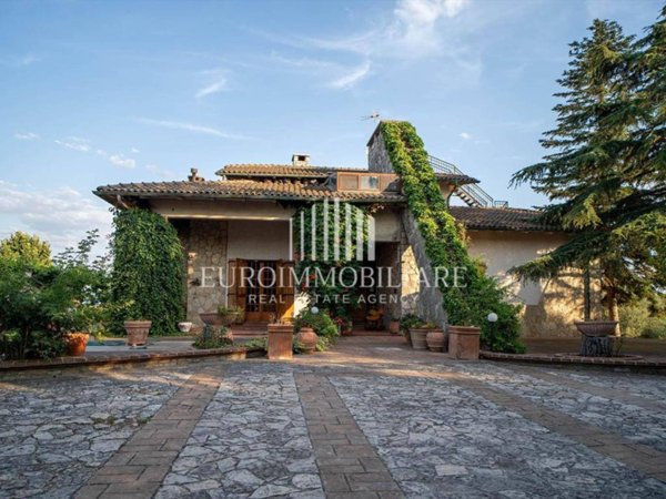 casa indipendente in vendita a Castiglione del Lago in zona Casamaggiore