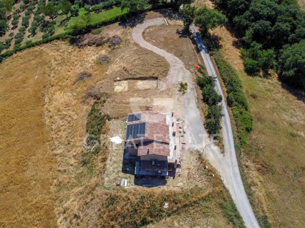 casa indipendente in vendita a Castiglione del Lago