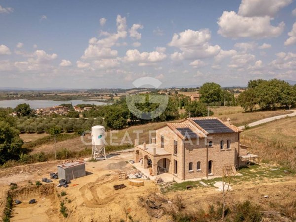 casa indipendente in vendita a Castiglione del Lago