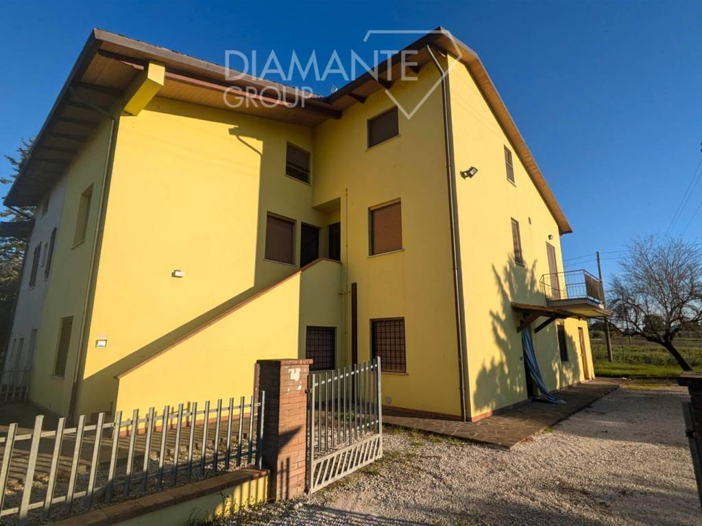 casa indipendente in vendita a Castiglione del Lago in zona Panicarola