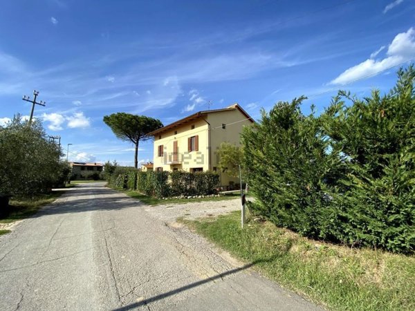 casa indipendente in vendita a Castiglione del Lago