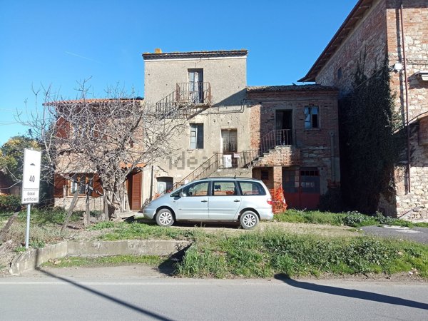 esavano in vendita a Castiglione del Lago in zona Piana