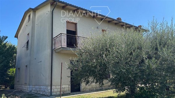 casa indipendente in vendita a Castiglione del Lago