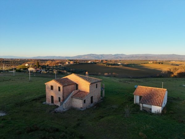 casa indipendente in vendita a Castiglione del Lago
