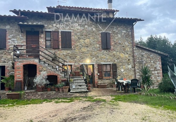 casa indipendente in vendita a Castiglione del Lago