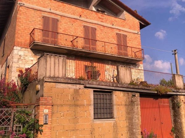 casa indipendente in vendita a Castiglione del Lago in zona Gioiella
