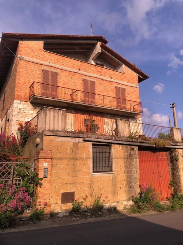 casa indipendente in vendita a Castiglione del Lago