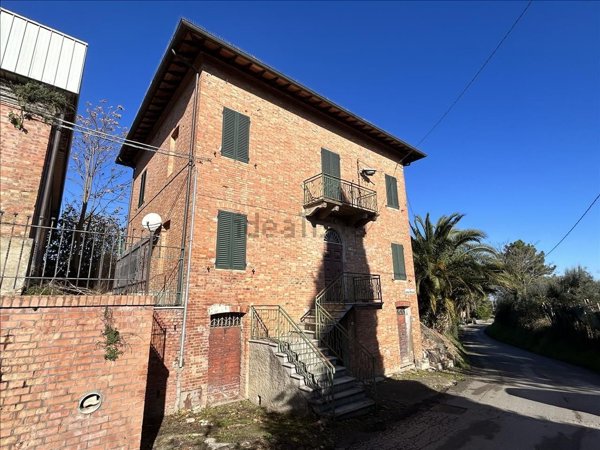 casa indipendente in vendita a Castiglione del Lago