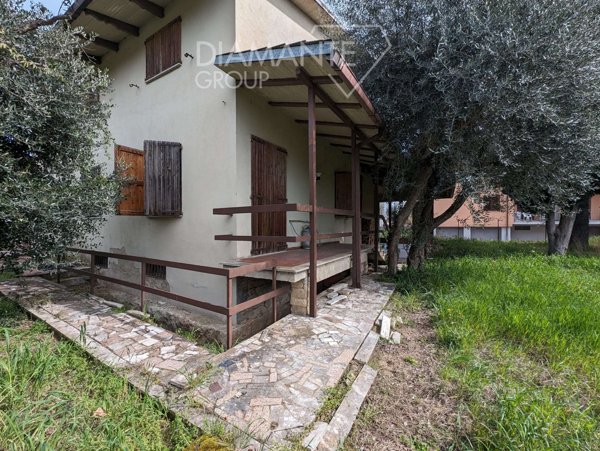 casa indipendente in vendita a Castiglione del Lago