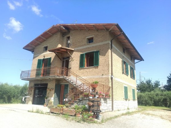 casa indipendente in vendita a Castiglione del Lago