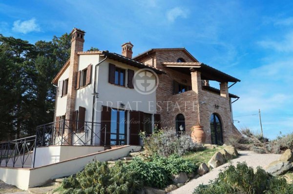 casa indipendente in vendita a Castiglione del Lago