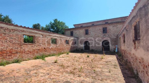 casa indipendente in vendita a Castiglione del Lago