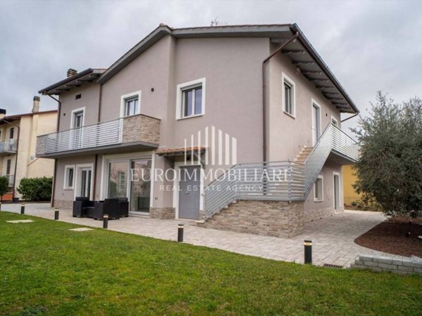 casa indipendente in vendita a Castiglione del Lago in zona Piana