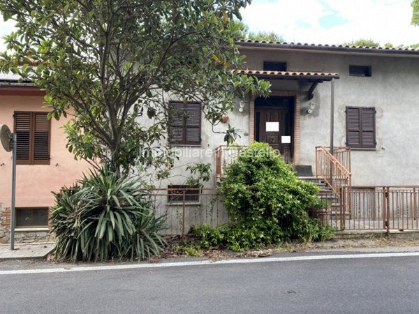 intera palazzina in vendita a Castiglione del Lago in zona Villastrada