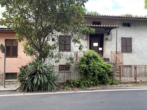 intera palazzina in vendita a Castiglione del Lago in zona Villastrada