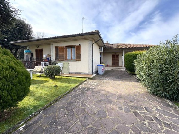 casa indipendente in vendita a Castiglione del Lago