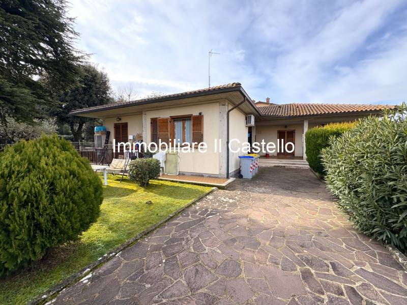 casa indipendente in vendita a Castiglione del Lago