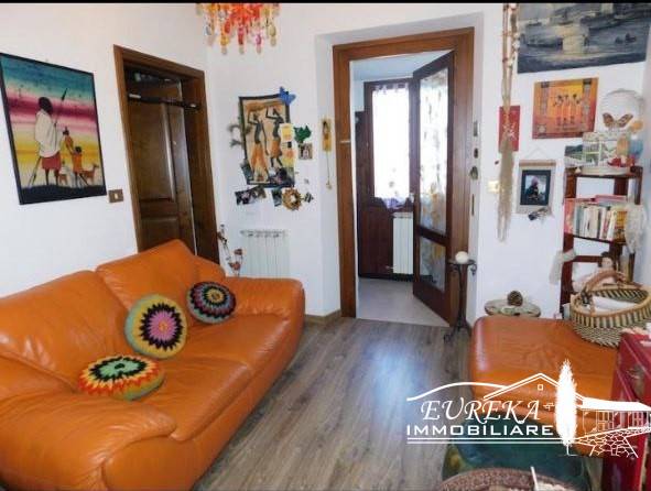casa semindipendente in vendita a Castiglione del Lago in zona Macchie