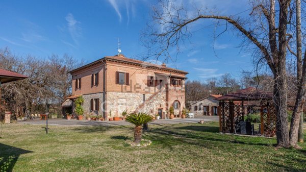 casa indipendente in vendita a Castiglione del Lago