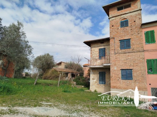 casa indipendente in vendita a Castiglione del Lago