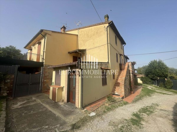 casa indipendente in vendita a Castiglione del Lago