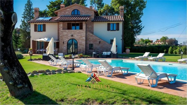 casa indipendente in vendita a Castiglione del Lago