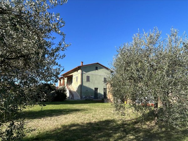 casa indipendente in vendita a Castiglione del Lago