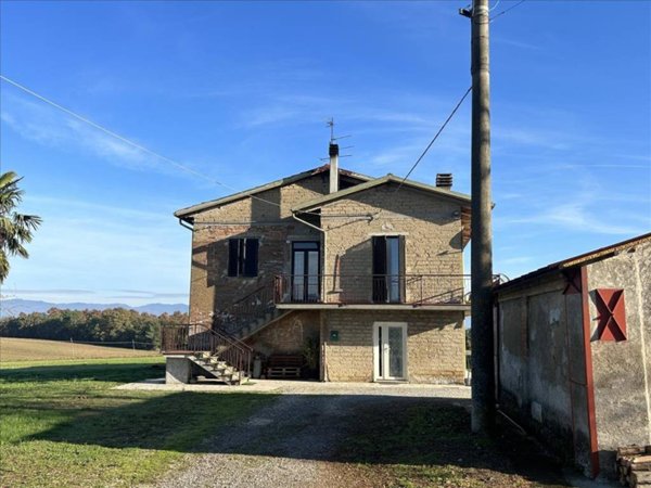 casa indipendente in vendita a Castiglione del Lago
