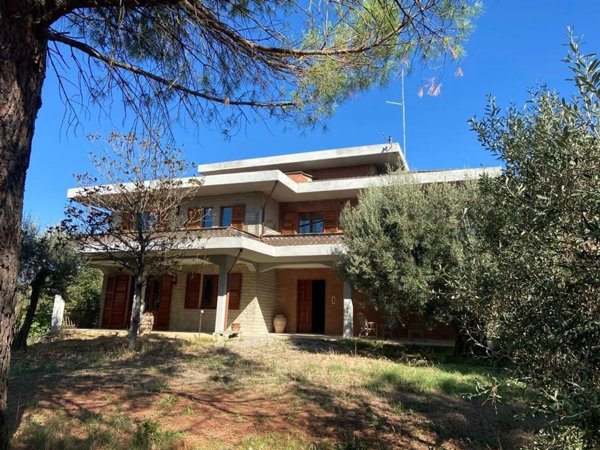 casa indipendente in vendita a Castiglione del Lago