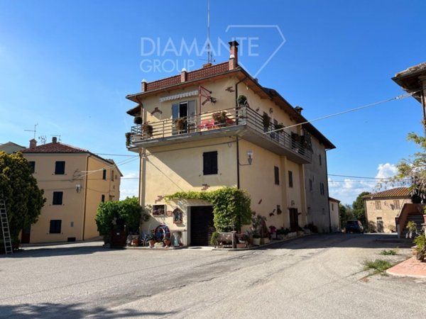 casa indipendente in vendita a Castiglione del Lago