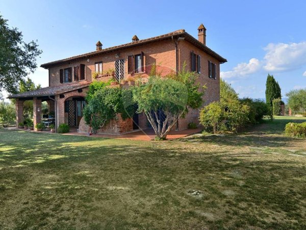 casa indipendente in vendita a Castiglione del Lago