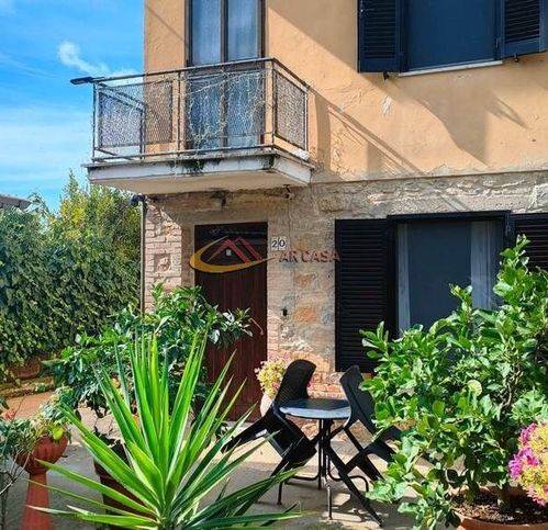 casa indipendente in vendita a Castiglione del Lago in zona Villastrada