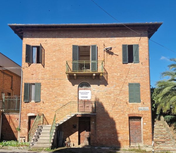 casa indipendente in vendita a Castiglione del Lago