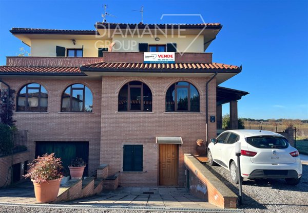casa indipendente in vendita a Castiglione del Lago in zona Panicarola