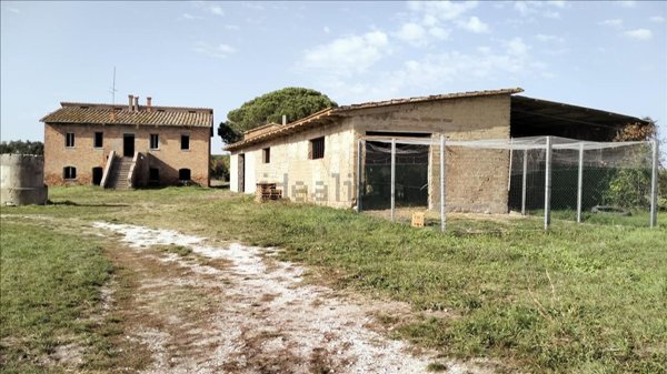 azienda agricola in vendita a Castiglione del Lago in zona Piana