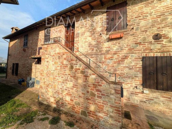 casa indipendente in vendita a Castiglione del Lago in zona Panicarola