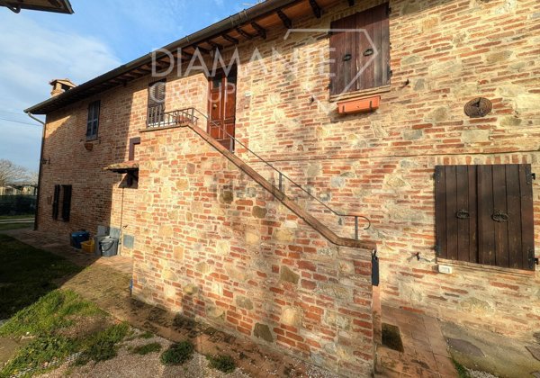 quadrivano in vendita a Castiglione del Lago in zona Panicarola