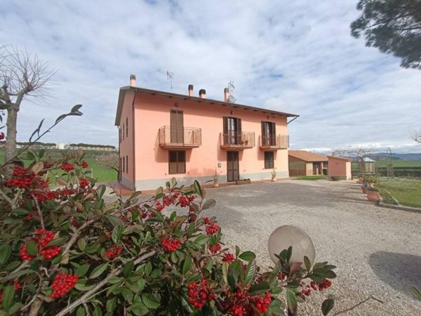 casa indipendente in vendita a Castiglione del Lago in zona Villastrada