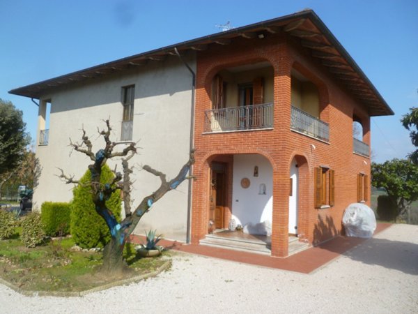 casa indipendente in vendita a Castiglione del Lago in zona Badia