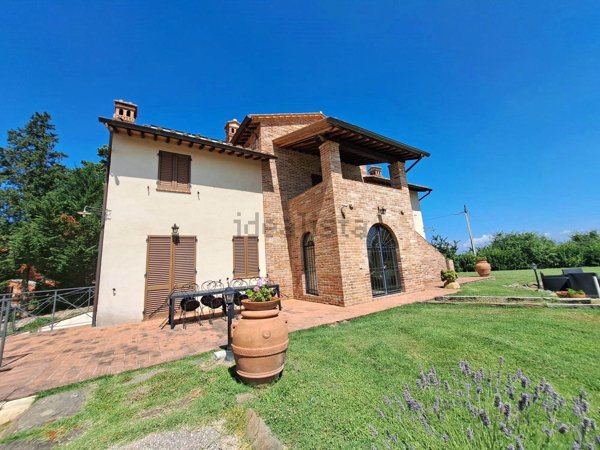casa indipendente in vendita a Castiglione del Lago