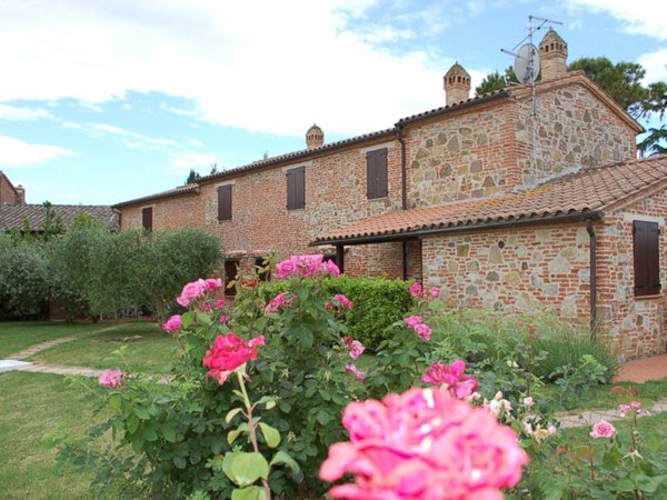 casa indipendente in vendita a Castiglione del Lago in zona Villastrada