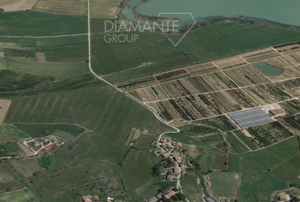 casa indipendente in vendita a Castiglione del Lago in zona Porto